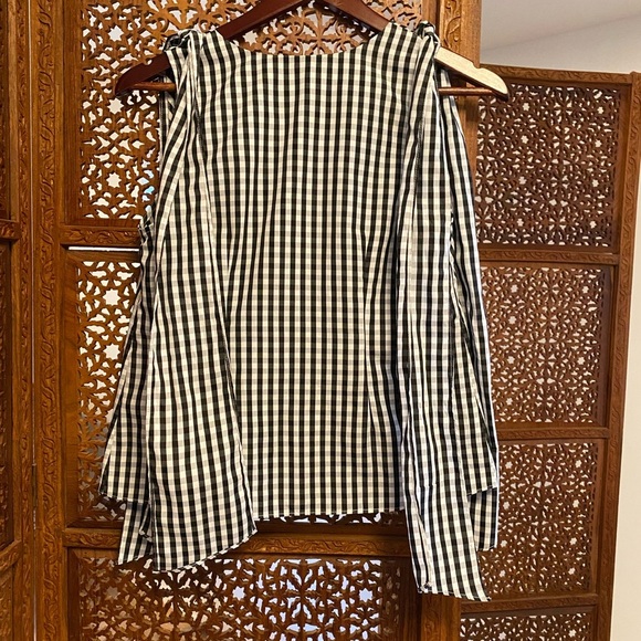 🚺 📐J.O.A. Black & white gingham sleeveless top with shoulder bow - Picture 4 of 11